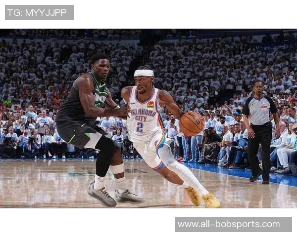 爱德华兹表现出色19投9中砍下31分8篮板5助攻三分球命中率高达50