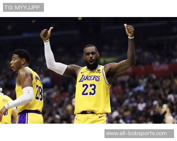 詹姆斯助攻总数已达13699次距离超越保罗仅差80次