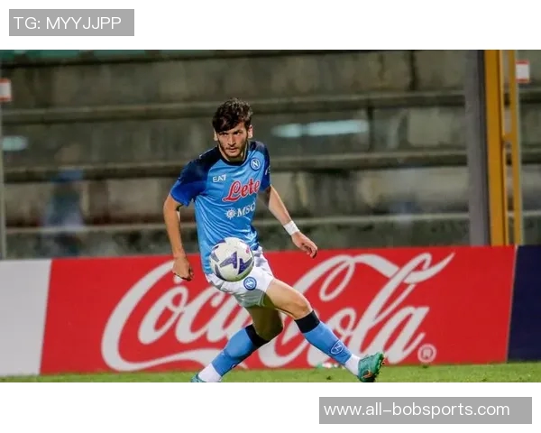 克瓦拉茨赫利亚荣膺格鲁吉亚年度最佳球员再创辉煌成就第四次获奖