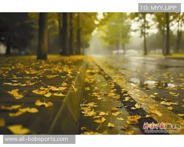 早报：这棵树刚刚爬上去就匆匆下来了引发众人热议