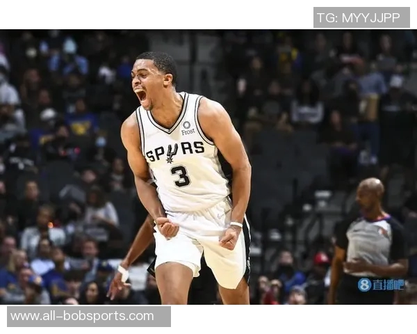 梅里尔表现出色三分球命中率高达六成贡献19分4篮板正负值显著提升 梅里尔表现出色三分球命中率高达六成贡献19分4篮板正负值显著提升